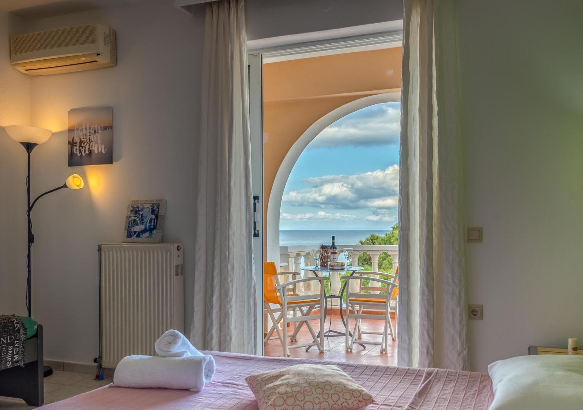 Seafront Spirit Apartments Закинтос Номер фото