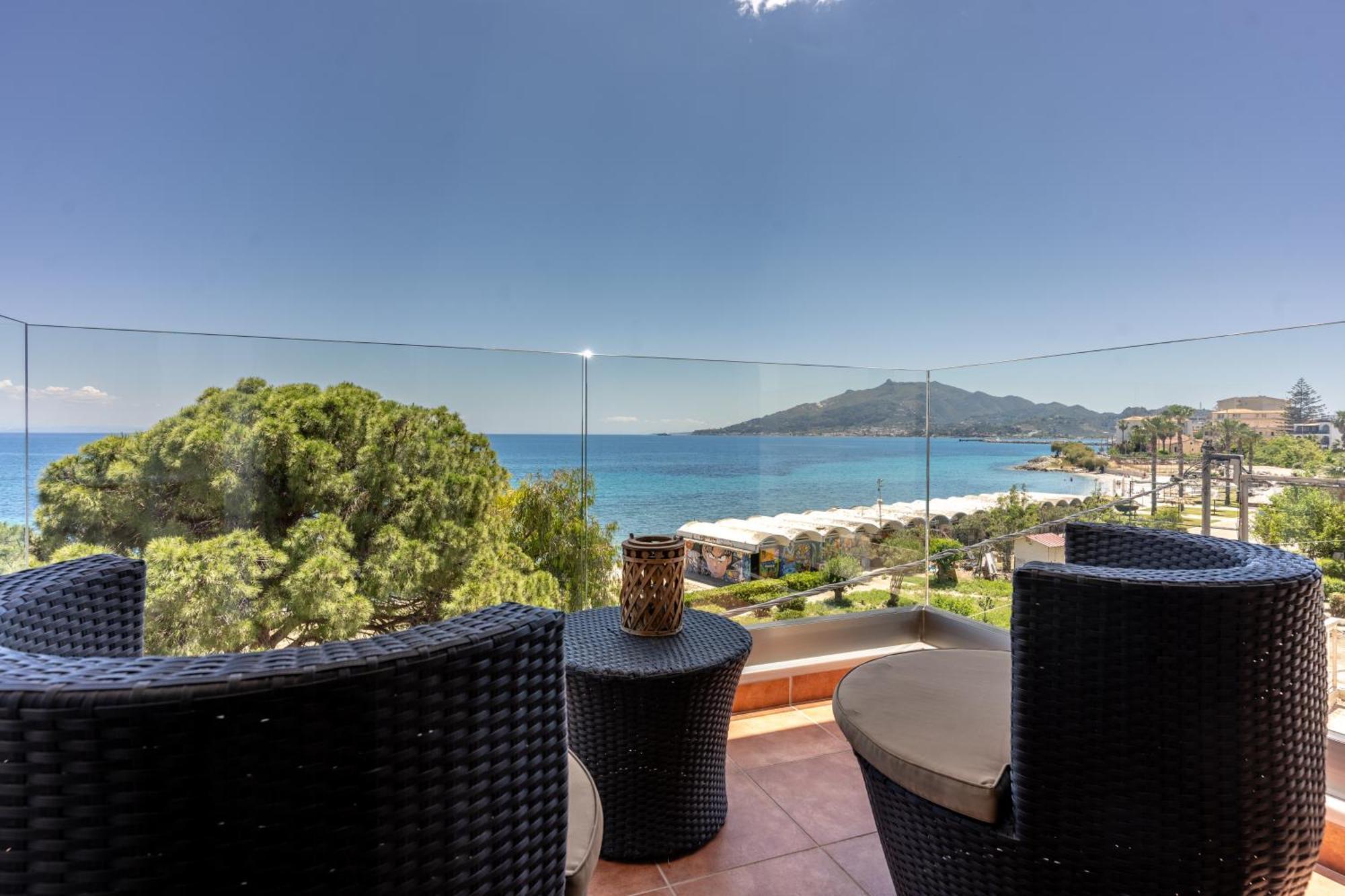 Seafront Spirit Apartments Закинтос Экстерьер фото