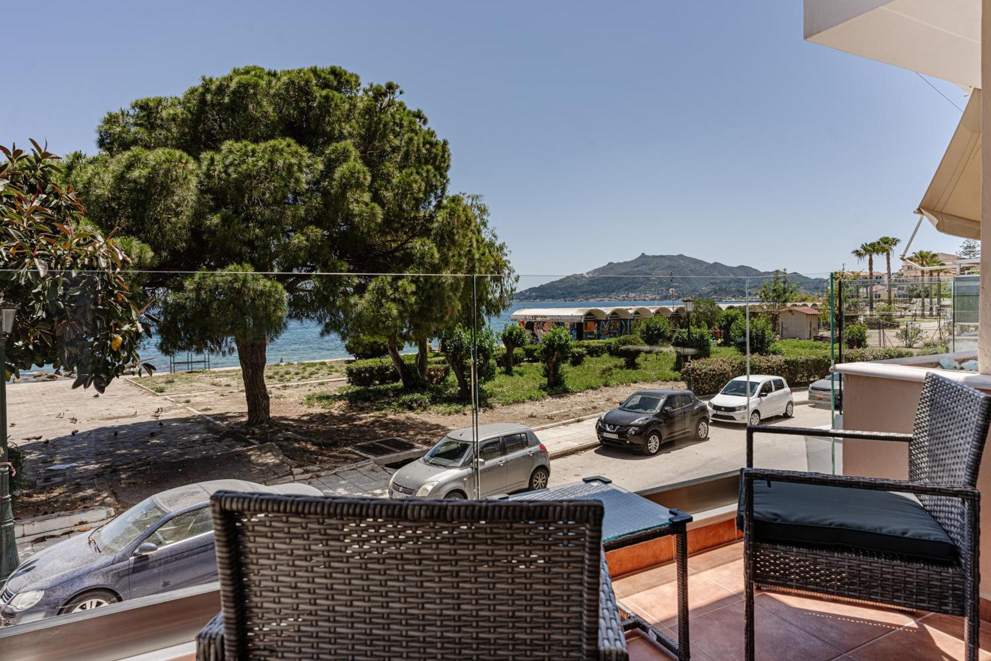 Seafront Spirit Apartments Закинтос Номер фото